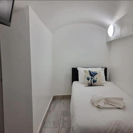 F24- Basement Single Studio Near Paddington Lägenhet London Exteriör bild
