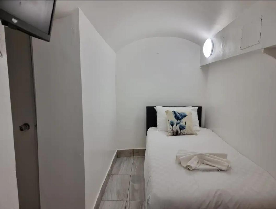 F24- Basement Single Studio Near Paddington Lägenhet London Exteriör bild